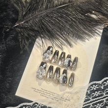 Cargar imagen en el visor de la galería, Glamour Noir Handmade Press-On Nail Set: Mesmerize with Every Move
