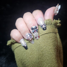Cargar imagen en el visor de la galería, Hello Kitty themed press-on nail set with elegant 3D bows
