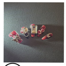 Cargar imagen en el visor de la galería, Elegant Sparkle Floral Press-On Nails with Rose Designs on Red Base

